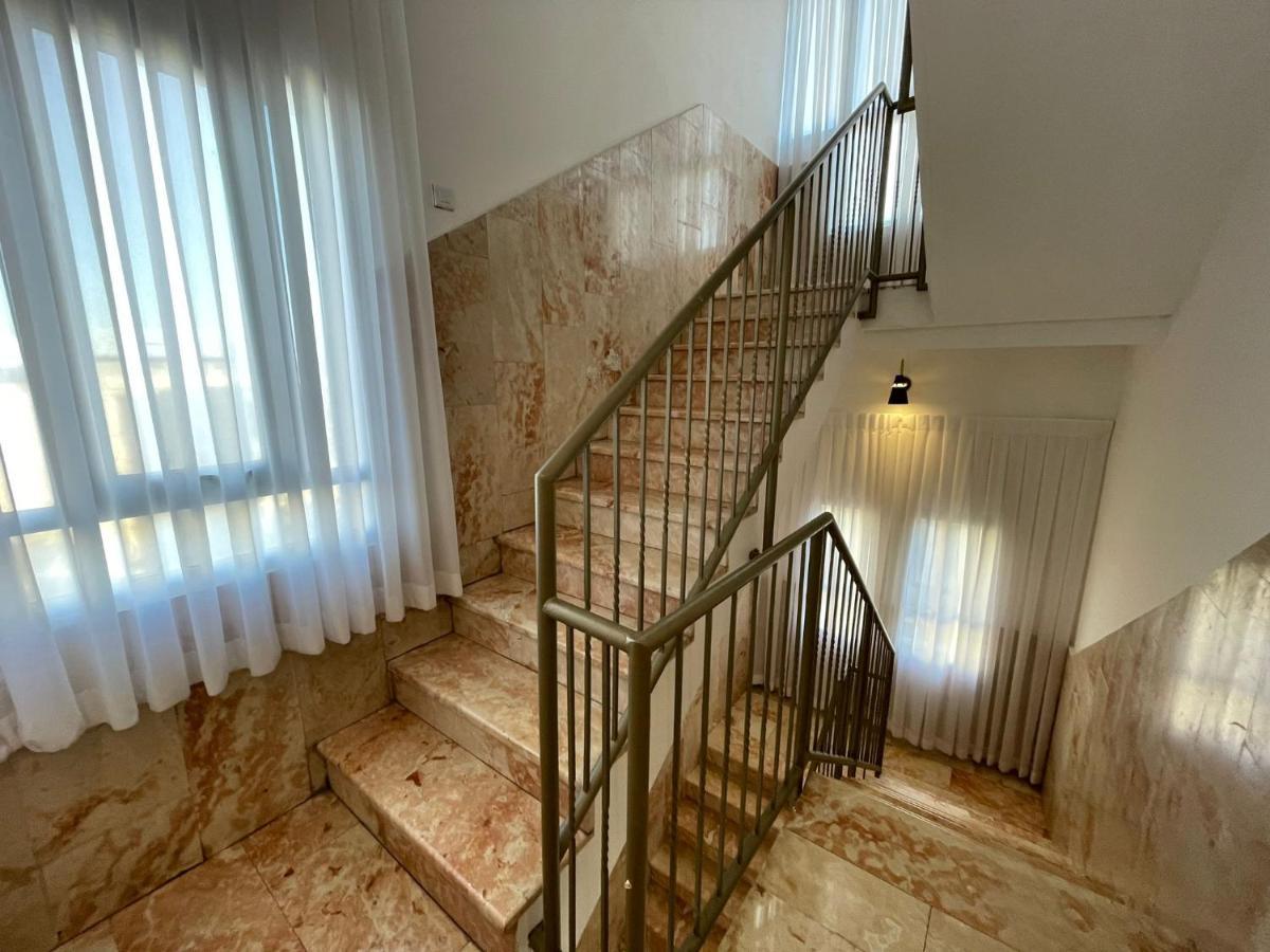 Godson Talpiot Aparthotel Haifa Exteriör bild