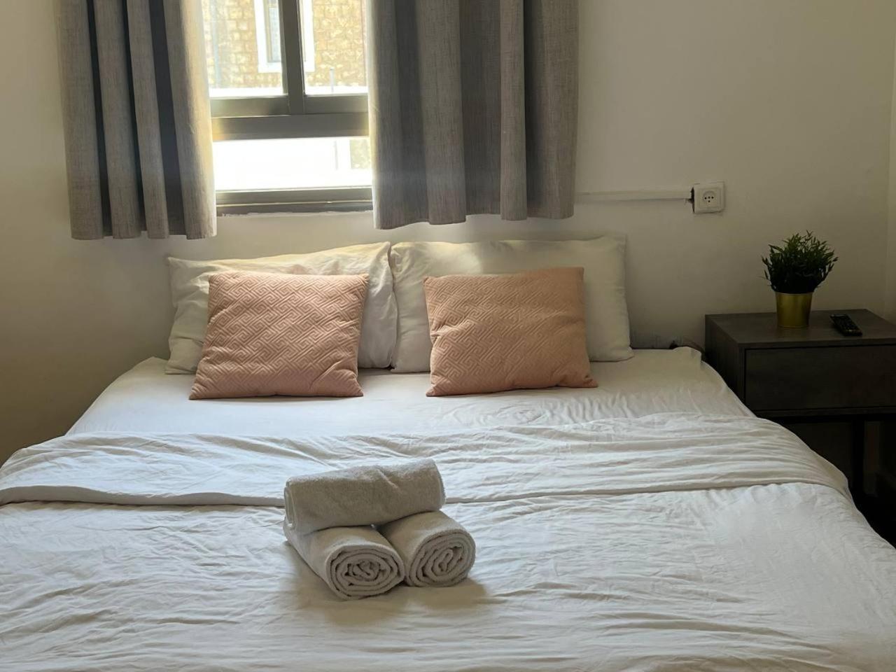 Godson Talpiot Aparthotel Haifa Exteriör bild