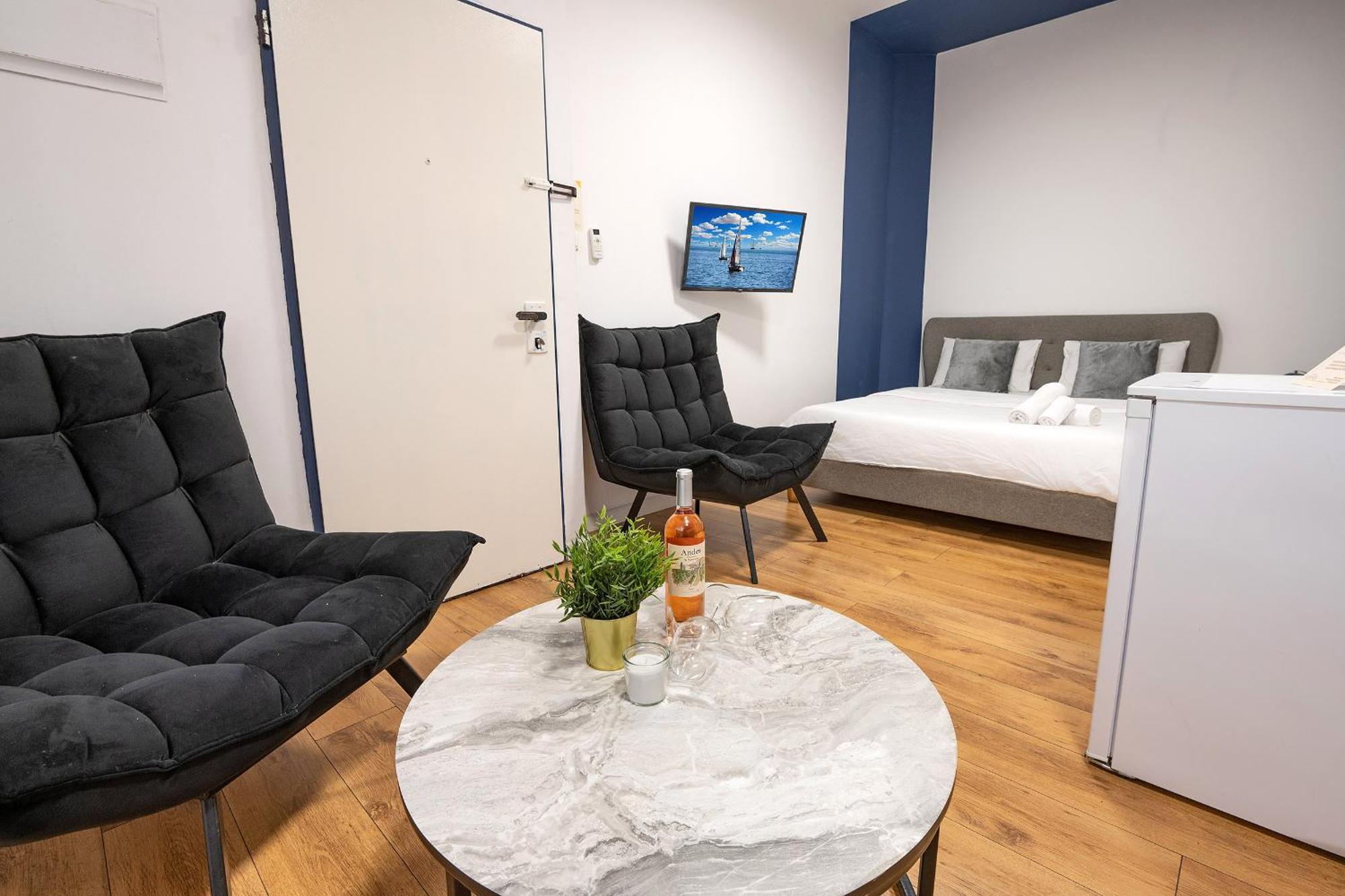 Godson Talpiot Aparthotel Haifa Exteriör bild