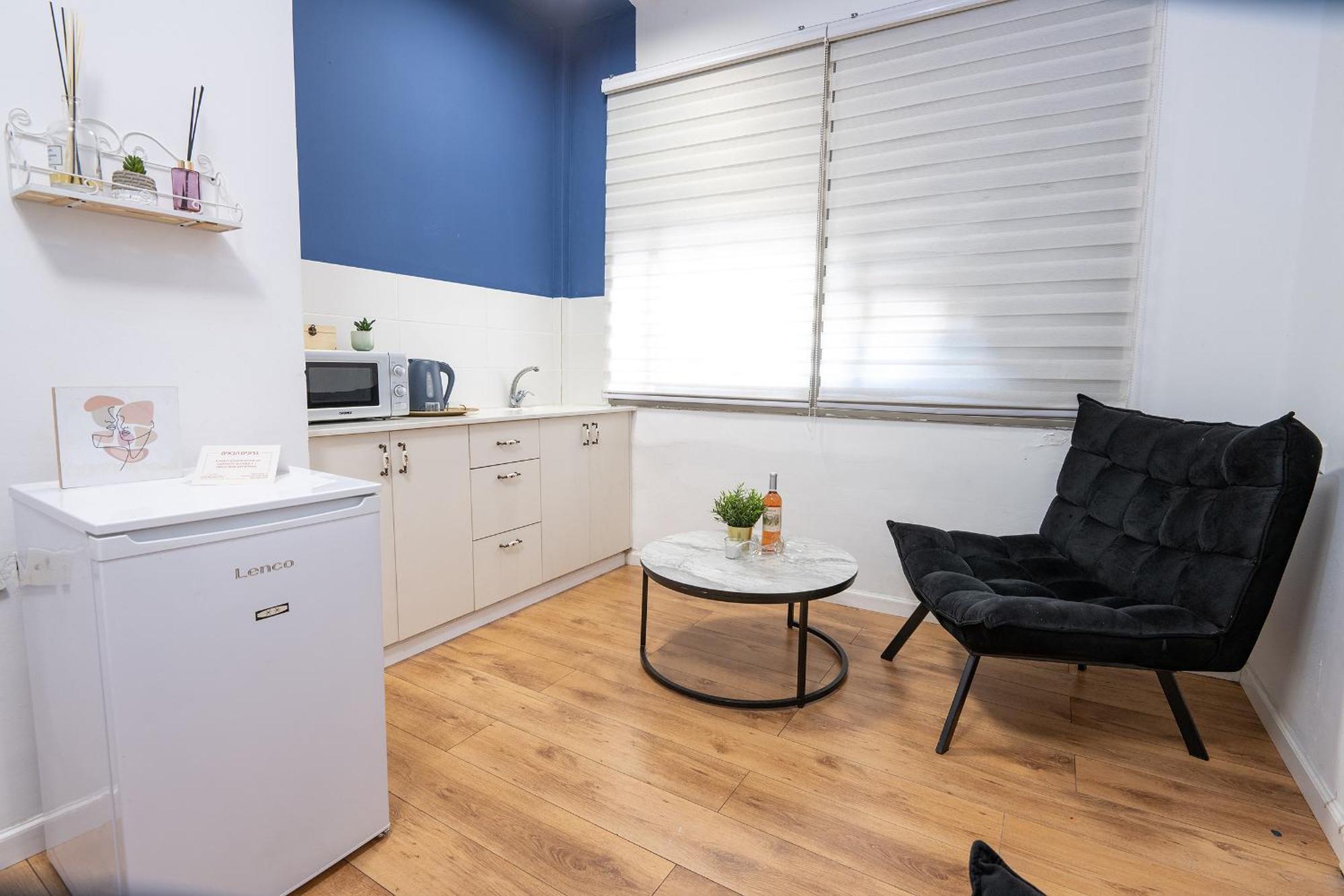 Godson Talpiot Aparthotel Haifa Exteriör bild
